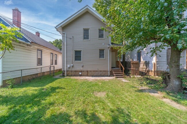Building Photo - 810 Miller Ave