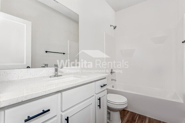 Building Photo - 1738-1738 S Hickory Creek Ct