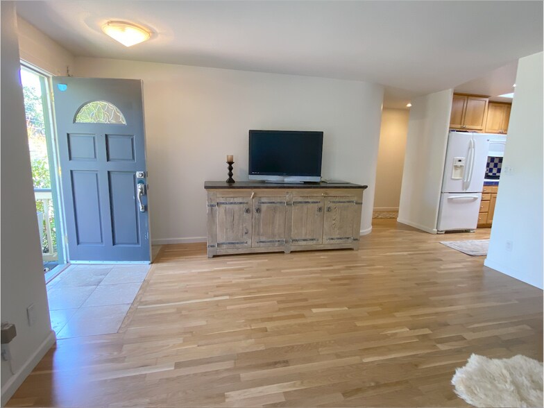 Entry into living room - 9 Scenic Ave