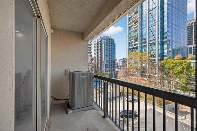 Building Photo - 1074 Peachtree Walk NE