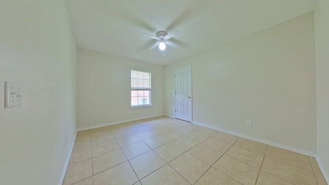 Building Photo - 143 Steeplechase Dr