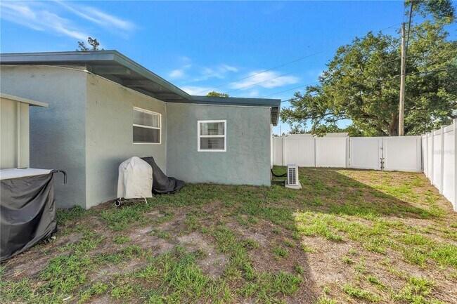 Building Photo - 7599 Meadowlawn Dr N
