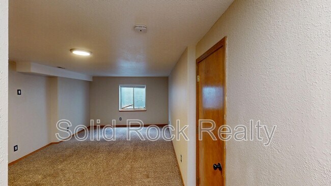 Building Photo - 4770 Beechvale Dr