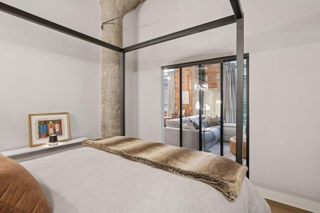 Building Photo - 521 S 7th St