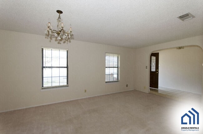Building Photo - 6 MONTH LEASE!! SPACIOUS Southland 4 bed/3...