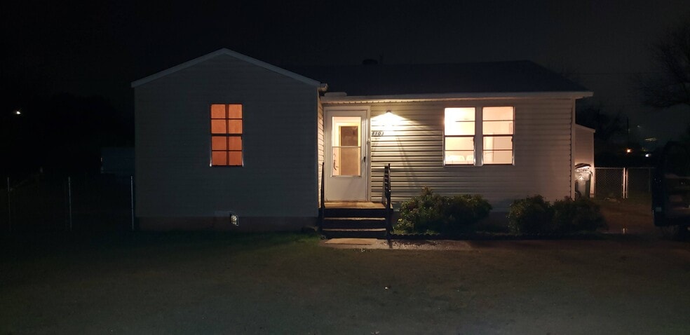 Building Photo - 1103 Roosevelt St