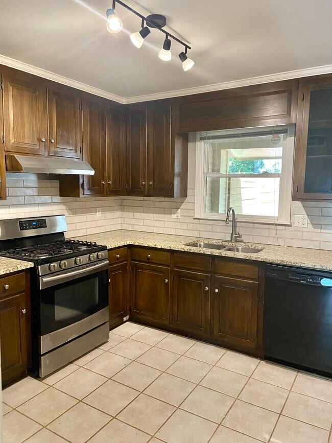 Kitchen - 1118 Old Roswell Rd
