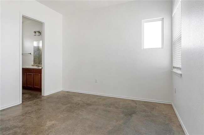 Building Photo - 1310 Hausman Dr
