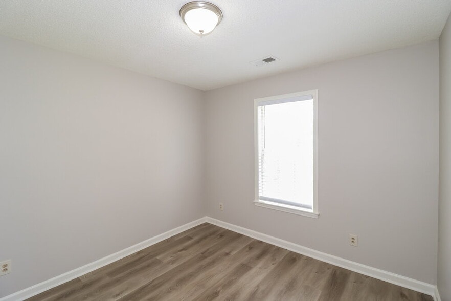 Building Photo - 6888 Skylar Mill Ave