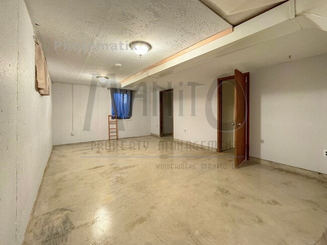 Building Photo - Clean & Quiet Northside Home