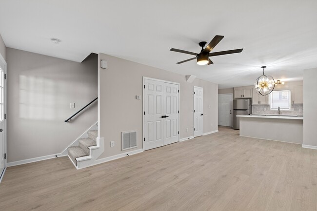 Building Photo - 365 E Williams St