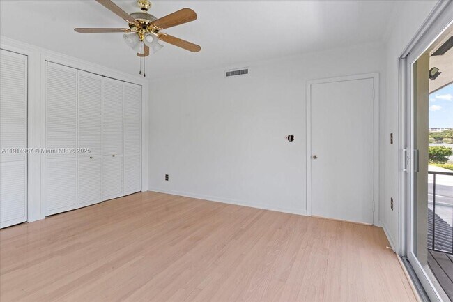 Building Photo - 1961 NE 188th St