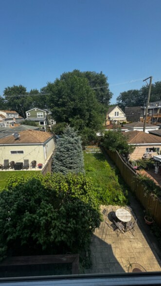 Building Photo - 4129 N Ridgeway Ave