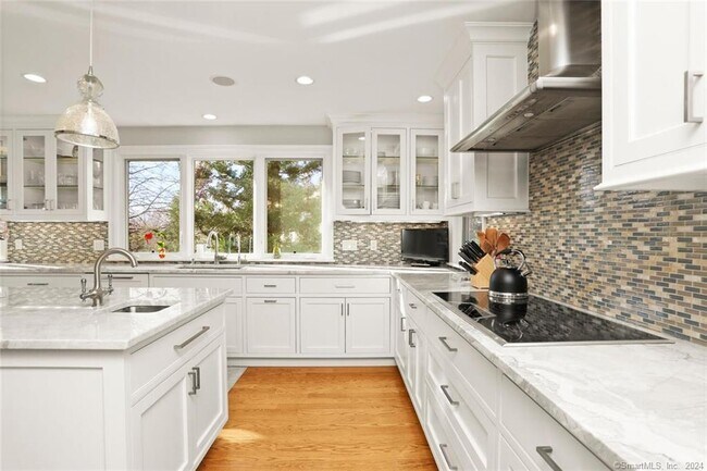 Building Photo - 12 Signal Ln