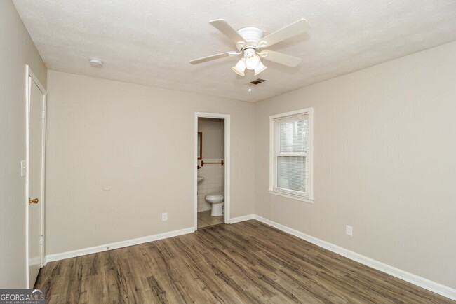 Building Photo - 26 Hickory Glen Way