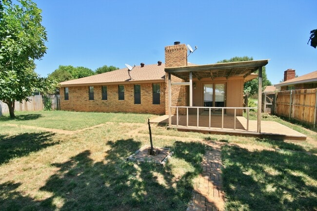 Building Photo - Zia Elementary, Hardwood Floors, Pets ok  ...