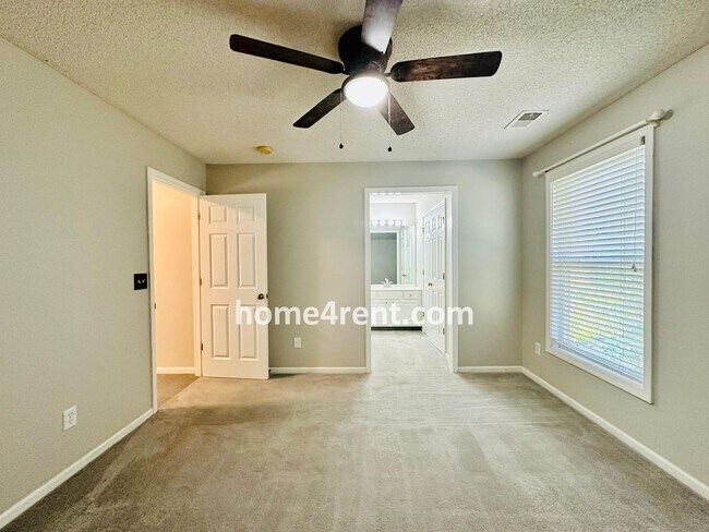 Building Photo - Elegant Cul-de-Sac Retreat with 5th Bedroo...