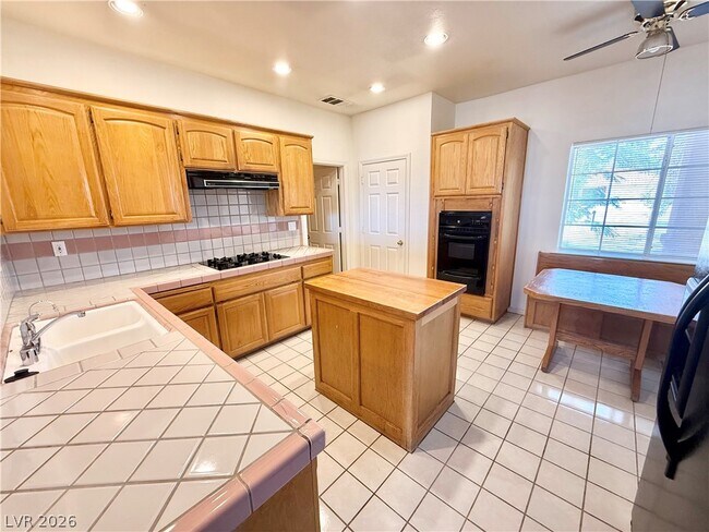 Building Photo - 3810 E Mount Charleston Dr