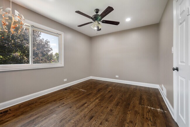 Building Photo - 713 Acadia Ct