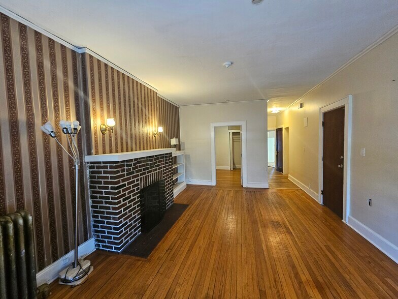 Building Photo - 286 Western Ave