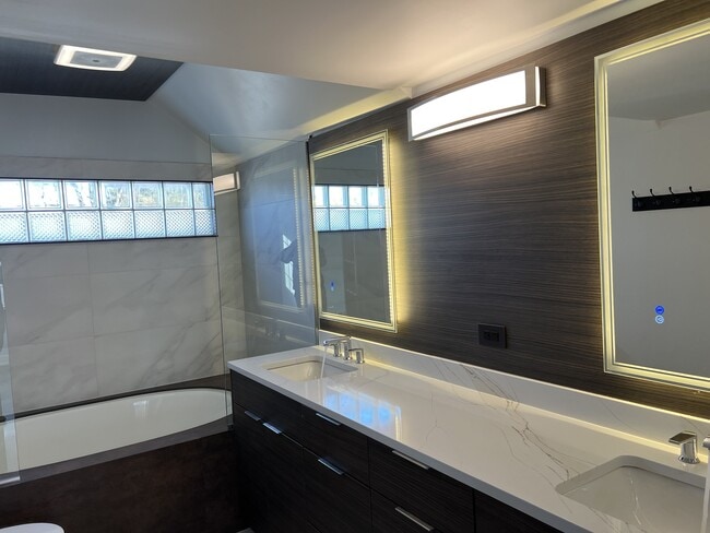 Building Photo - 220 N Graylynn Dr