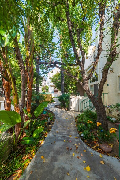 Building Photo - 5455 Sylmar Ave