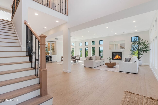 Building Photo - 252 Capri Dr