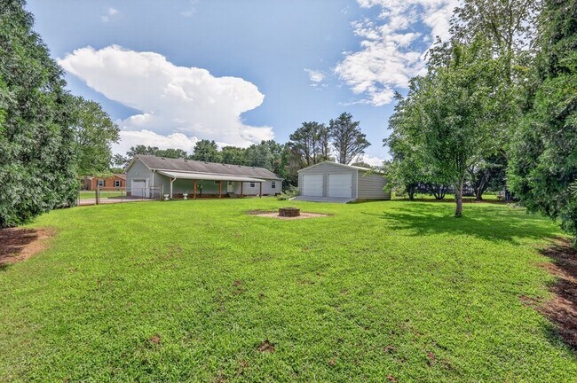 Building Photo - 2504 Angelyn Dr
