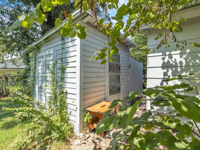 Building Photo - 815 Sandra Dr