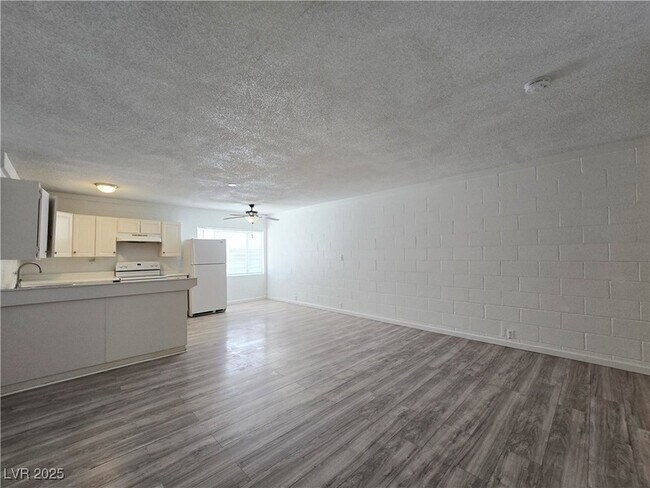 Building Photo - 2913 Stewart Ave