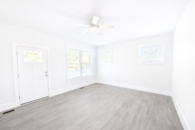 Building Photo - New Construction - North Asheville - Rental