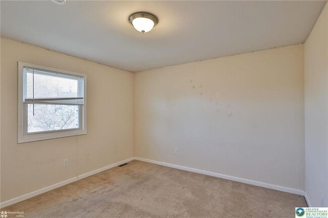 Building Photo - 2811 Kingsview Ave