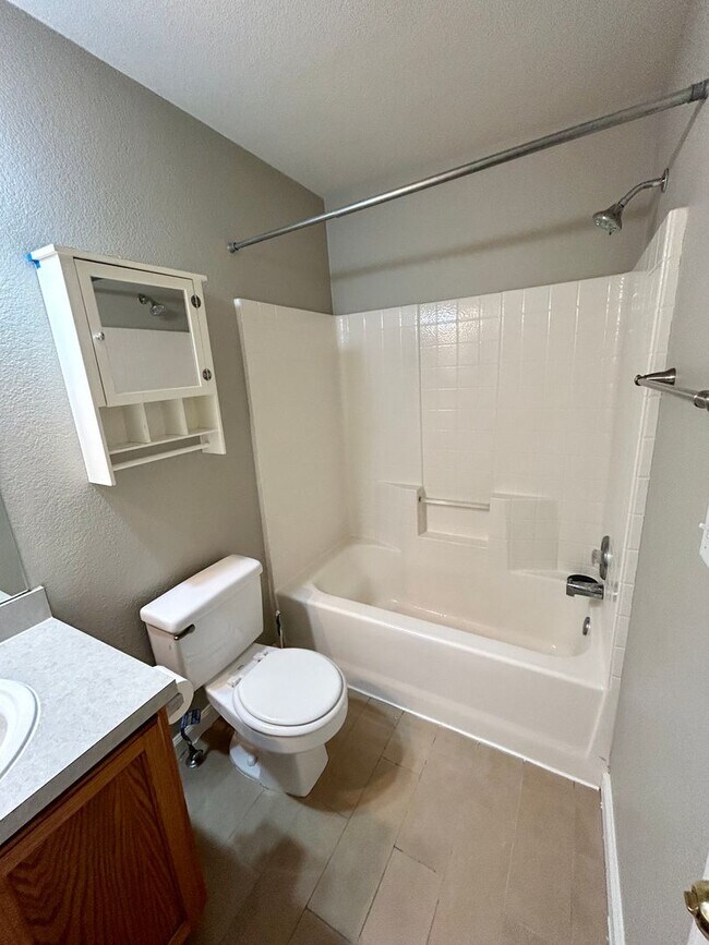 Building Photo - Charming 3bd/2ba in Mayfair Neighborhood!