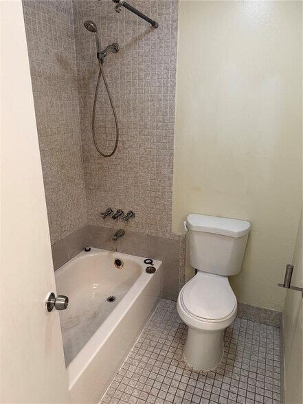 Building Photo - 2142 Nova Village Dr