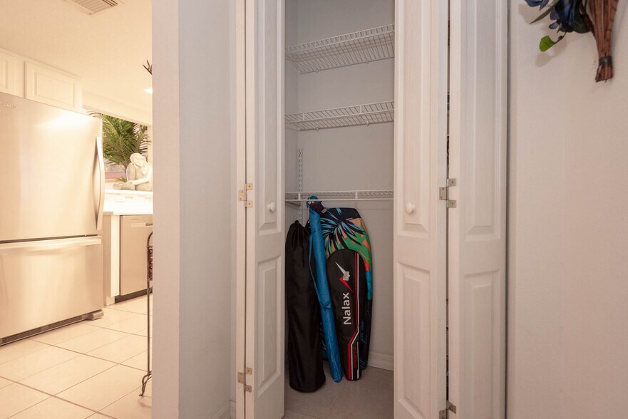 Building Photo - 711 N Halifax Ave