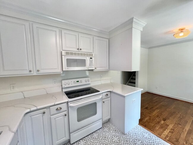 Building Photo - Charming 3BD, 1.5BA Raleigh Home in a Prim...