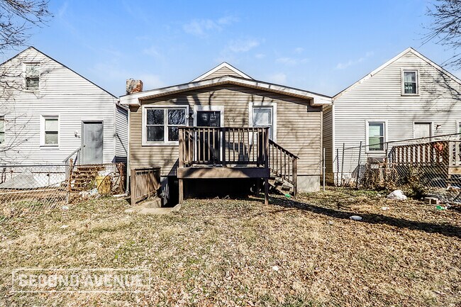 Building Photo - 2114 Greenwood Ave