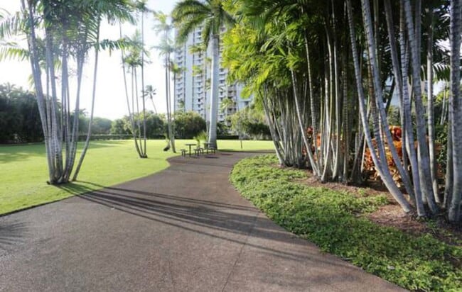 Building Photo - 1511 Nuuanu Ave