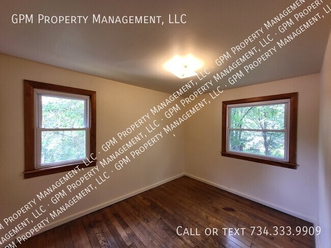 Building Photo - 2310 Deerfield Ct