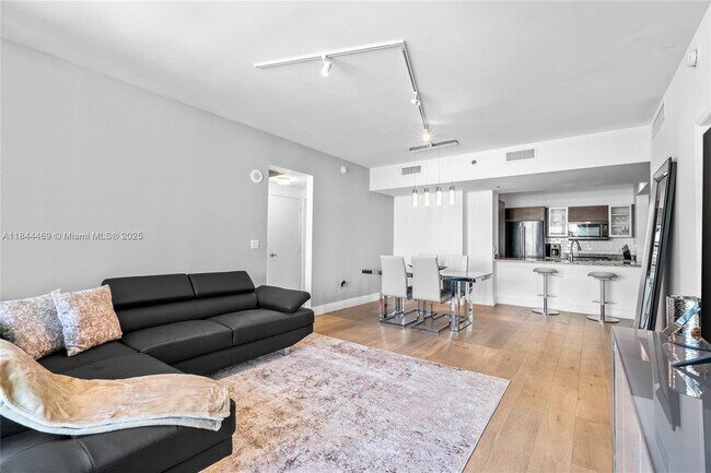 Building Photo - 951 Brickell Ave