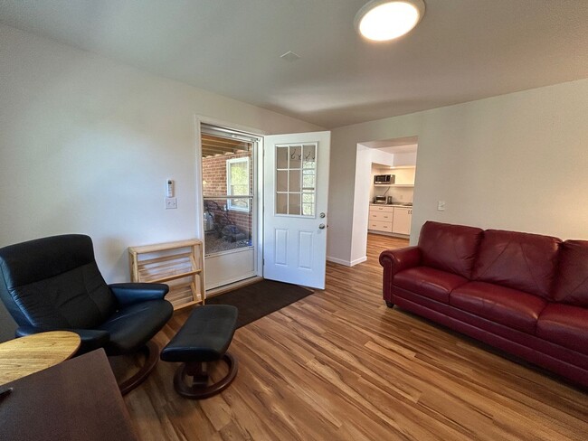Building Photo - West AVL - Furnished Basement Efficiency