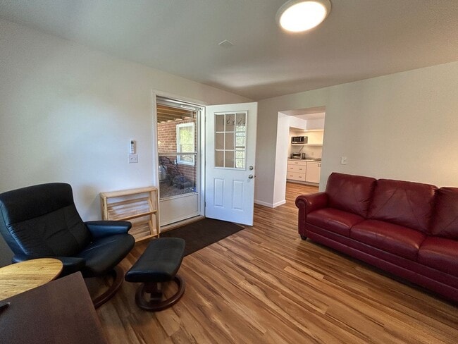 Building Photo - West AVL - Furnished Basement Studio Apart...