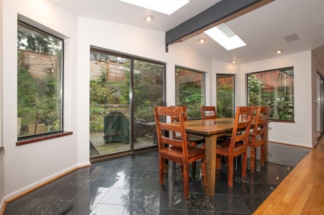 Building Photo - Magnolia 4 bedroom, 3 bathroom