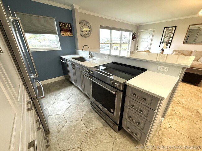 Building Photo - 916 Savannas Point Dr