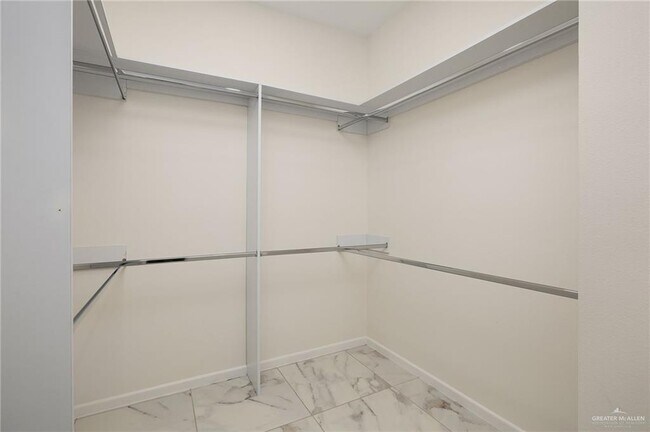 Building Photo - 15 Stablewood