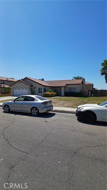 Building Photo - 1273 W Woodcrest St