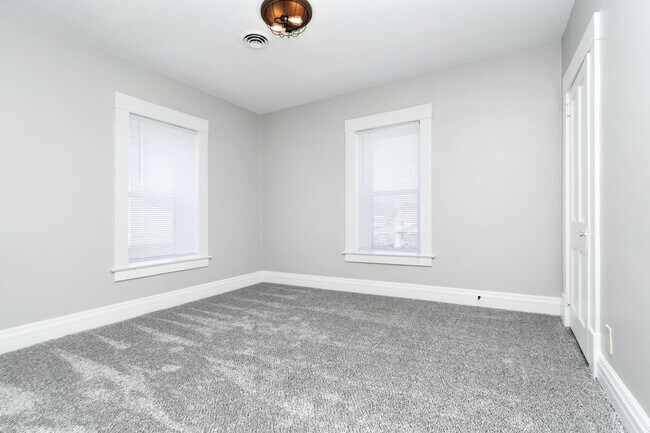 Building Photo - Large Beautiful Home, Close to Fort Riley