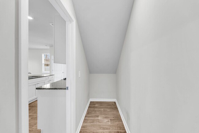 Building Photo - 550 Wayton Cir