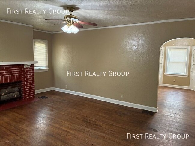 Building Photo - 2926 Catalpa Dr.