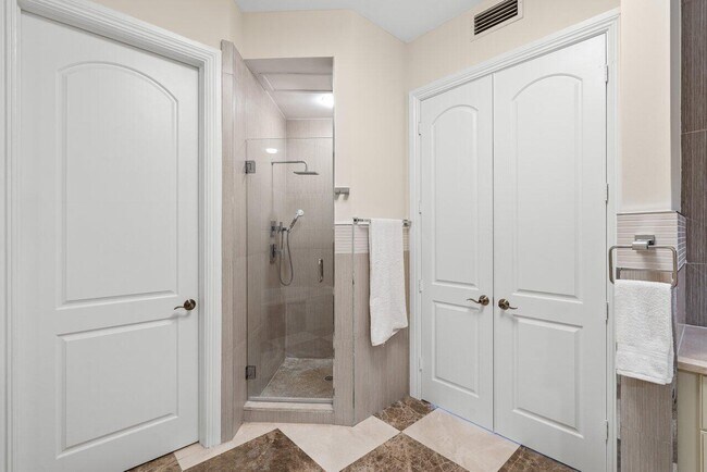 Building Photo - 3000 Jimmy Buffett Mem Hwy